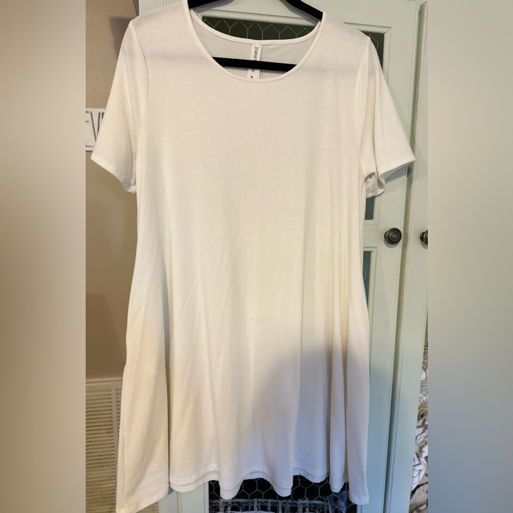 Off white xl short sleeve tunic.